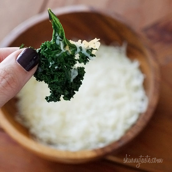Homemade healthy green kale chips 