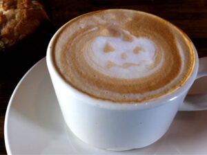 Make your own pumpkin coffee creamer from pumpkin puree. (Image Credit: hotandtrendymag.com)