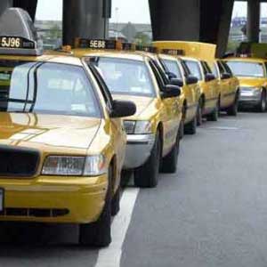 Yellow Taxi queue at taxi stand