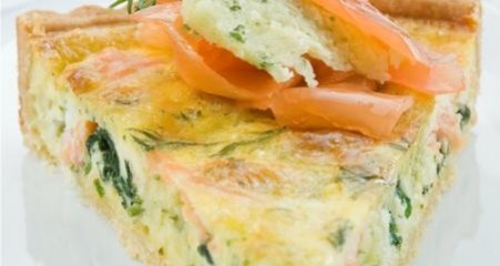 Easy and fast salmon quiche meal